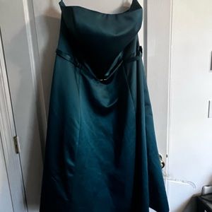 David bridal bridesmaids dress. Size 20 but fits closer to a size 18